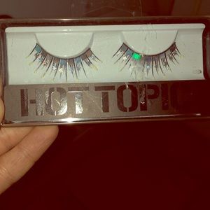 Glow in the dark eyelashes